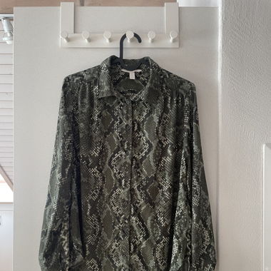 Schlangenmuster Bluse
