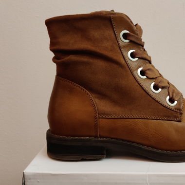 Camel boots 39