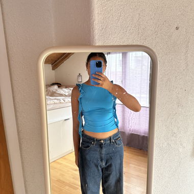 Blaues Top