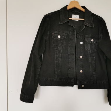 schwarze Jeansjacke