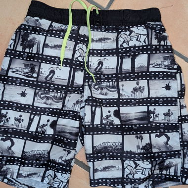 Gemusterte Jungsbadehose