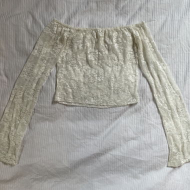 Haut en dentelle avec manches longues