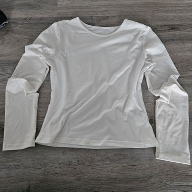 Weisses Langarmshirt
