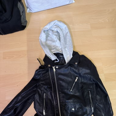 Veste en cuire avec capuche détachable 