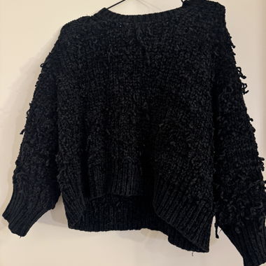 Maglione nero strutturato