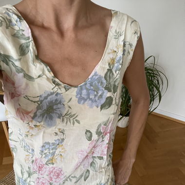Vanilla floral print tank top. Oysho