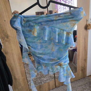 Top Zara blu con volant