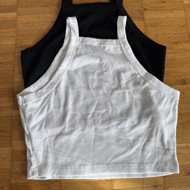Top corti costine bianchi e neri