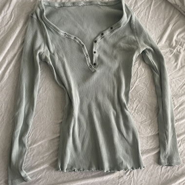 Maglia a Maniche Lunghe Costine con Patta a Bottoni a Pressione