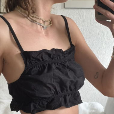 schwarzes rüschen crop top
