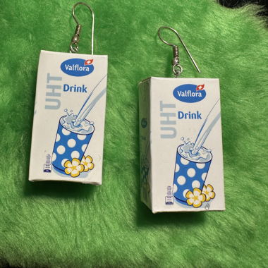 Boucles d'oreilles en carton de lait bleues et blanches faites main