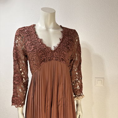 Boho-Chic Spitzenkleid in Rostbraun