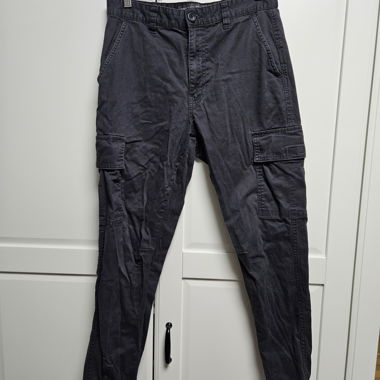 Pantaloni cargo