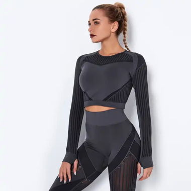 neue anliegende Kunststoff-Top in DarkVerfügbar😍