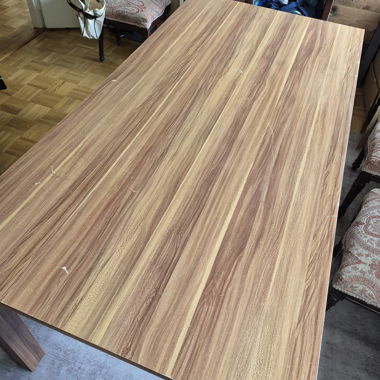 Esstisch aus Holz