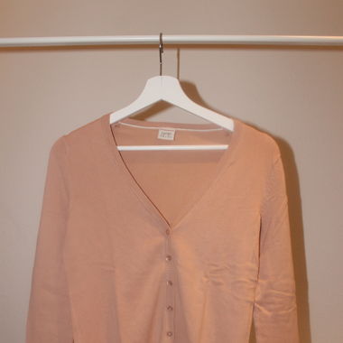 Cardigan à boutons, rarement porté