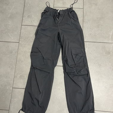 Graue Parachute Hose