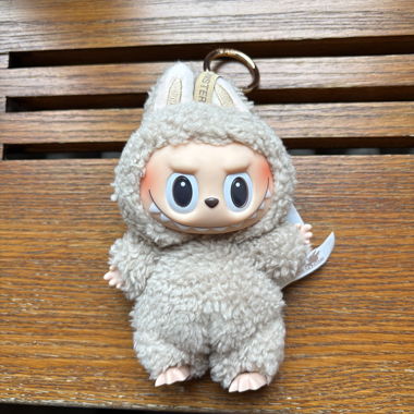 Labubu beige POP MART The Monsters . 