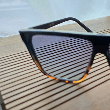 Quay NightfallTort Navy sunglasses 