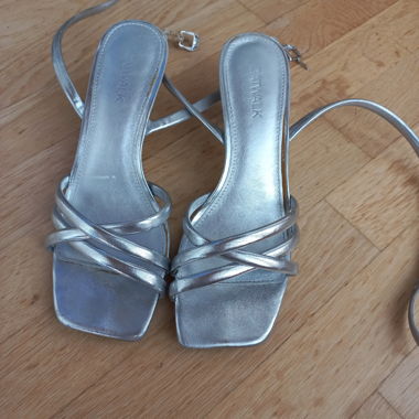 kitten heels 