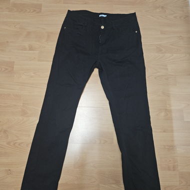 Pantaloni neri a taglio dritto