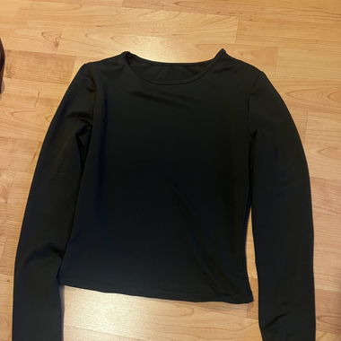 Schwarzes Langarmshirt