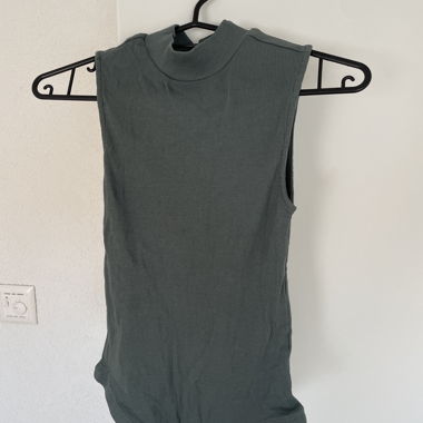 Ribbed Sleeveless Top