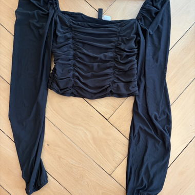 H&M haut noir à manches longues avec manches en effet seethrough