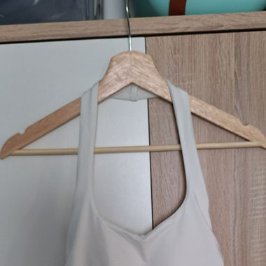 Neckholder Top mit integrierten Cups