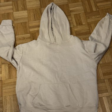 Beige hoodie with kangaroo pocket