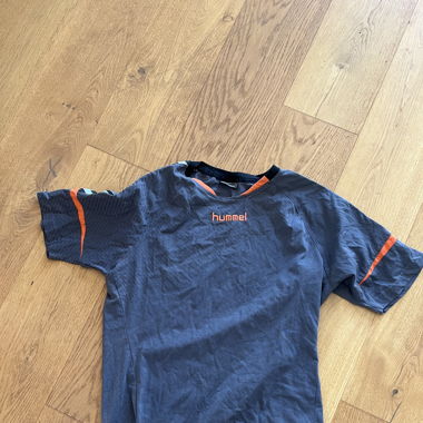 Graues Hummel Sport Shirt