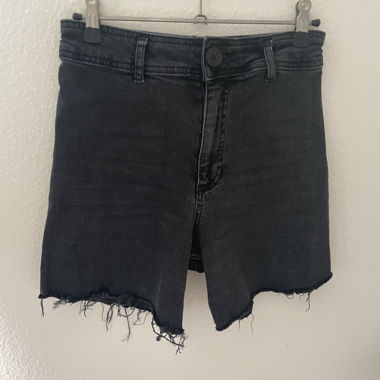 schwarze Shorts