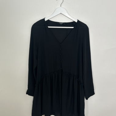 Blusa nera con scollo a V