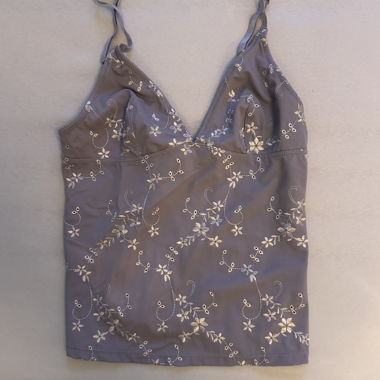 Top mit schmalen Trägern in Violett BDG