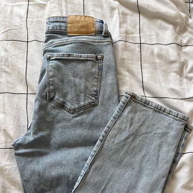 MOM jeans