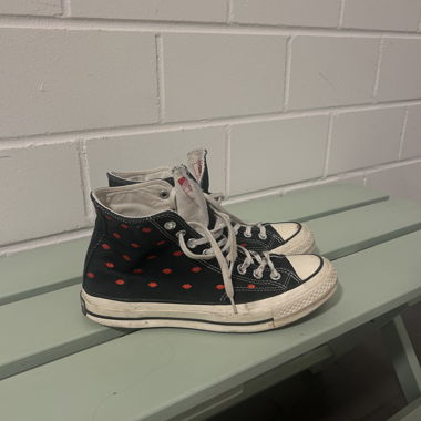 Converse Kiss