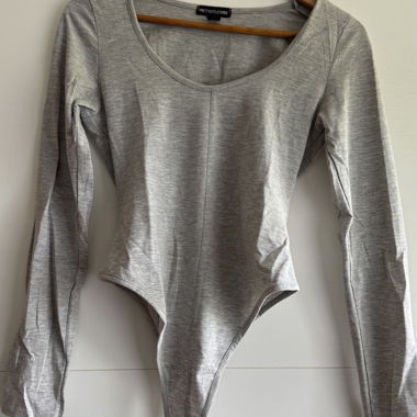 Body gris PrettyLittleThing
