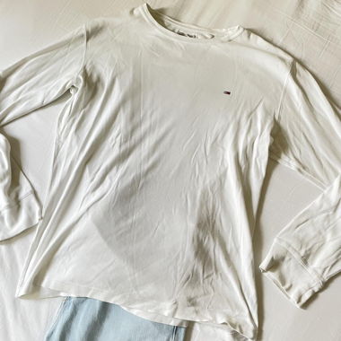 Weisser Pullover