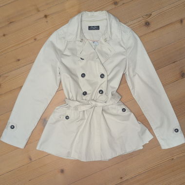 Beiger Trenchcoat