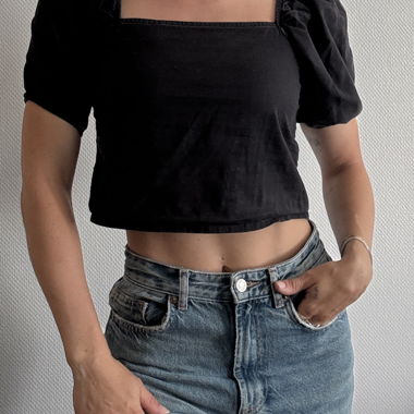 Black puff sleeve crop top