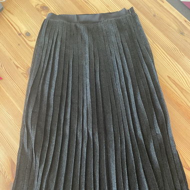 Pleated shiny skirt 