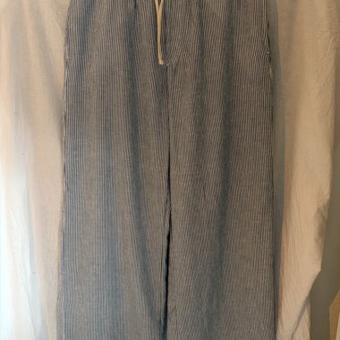 Pantalon fin et large rayé bleu Bershka