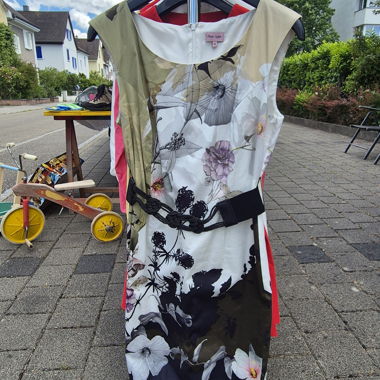 Blumenkleid mit Gürtel Phase Eight