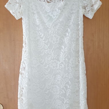 Cremeweisses Spitzenkleid