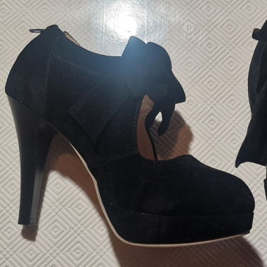 Chaussures hautes noires NEUF
