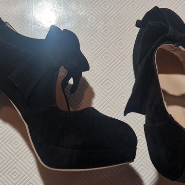 Chaussures hautes noires NEUF
