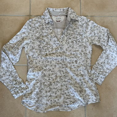 Camicia bianca e floreale con scollo a V Mango