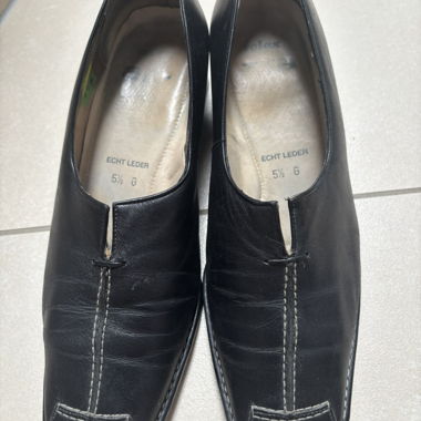 Mocassins en cuir noirs 5.5 G