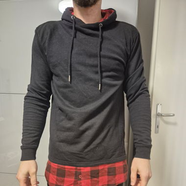Sweatshirt with "fake" shirt