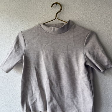 Beige Oberteil mit kurzen Ärmeln